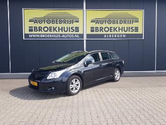 Vaurioauto  passenger cars Toyota Avensis 1.8 VVTi Dynamic 2010/1