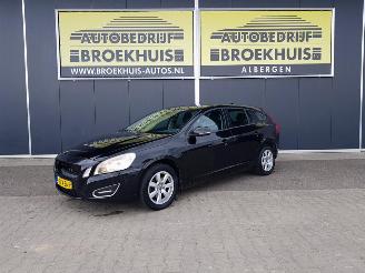 Damaged car Volvo V-60 1.6 D2 Momentum 2014/1