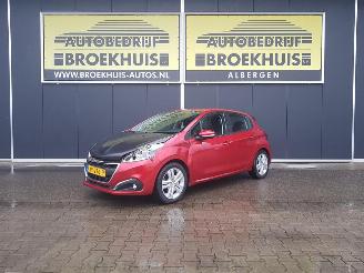 Peugeot 208 1.2 PureTech Signature picture 1