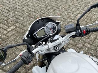 Triumph Street Triple 675 picture 15