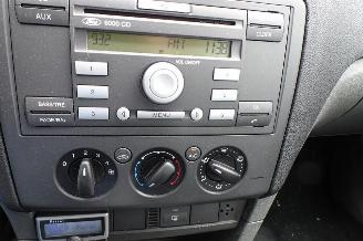 Ford Focus Wagon 1.6-16V Ambiente grijskenteken benzine uitvoering uniek !!!!!!! picture 8
