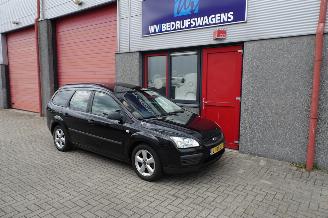Ford Focus Wagon 1.6-16V Ambiente grijskenteken benzine uitvoering uniek !!!!!!! picture 4