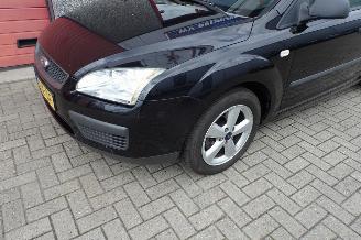 Ford Focus Wagon 1.6-16V Ambiente grijskenteken benzine uitvoering uniek !!!!!!! picture 17