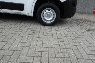 Peugeot Boxer 335 2.2 BlueHDi 140 L2H2 Premium picture 21