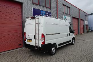 Peugeot Boxer 335 2.2 BlueHDi 140 L2H2 Premium picture 3