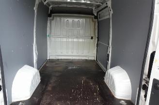 Peugeot Boxer 335 2.2 BlueHDi 140 L2H2 Premium picture 11