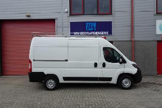 Peugeot Boxer 335 2.2 BlueHDi 140 L2H2 Premium picture 6