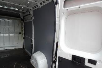 Peugeot Boxer 335 2.2 BlueHDi 140 L2H2 Premium picture 23