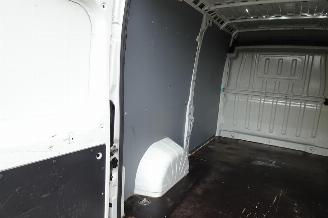 Peugeot Boxer 335 2.2 BlueHDi 140 L2H2 Premium picture 22