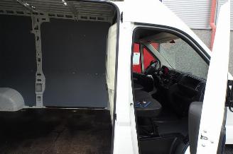 Peugeot Boxer 335 2.2 BlueHDi 140 L2H2 Premium picture 24