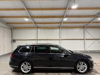 Vaurioauto  passenger cars Volkswagen Passat 1.5TSI 110kW Automaat Highline Business R Pano 2019/7