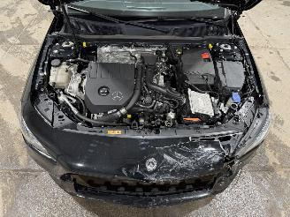 Mercedes Cla-klasse Shootingbrake 180 100kW Automaat Premium Plus picture 26