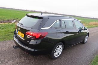 Opel Astra SPORTS TOURER+ 1.0 77kw 105pk  Business+  Euro 6 Navigatie Clima  2016 picture 2