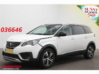 Unfallwagen Peugeot 5008 1.2 PureTech Aut. Allure 7p Navi Cruise Clima Apple/Android Camera PDC 2018/1