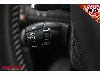 Peugeot 308 1.2 PT Aut. Premium Panorama Navi Clima Camera PDC AHK Cruise Apple/Android picture 23