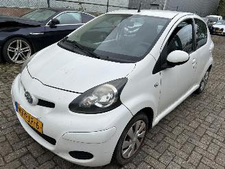 Voiture accidenté Toyota Aygo 1.0-12V   Comfort Navigatie 2011/2