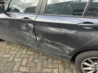 BMW 1-serie 116i     5 Drs picture 5
