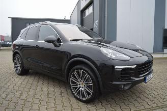 damaged passenger cars Porsche Cayenne 3,0 Diesel Full options 2016/5