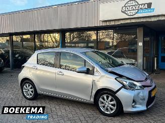 krockskadad bil auto Toyota Yaris 1.5 Full Hybrid Aspiration Navi Climate Cruise Camera 2014/1