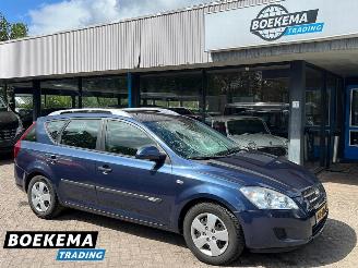 krockskadad bil auto Kia Cee d cee'd 1.4 X-tra Climate PDC Trekhaak 2008/1