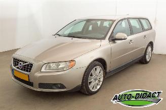 krockskadad bil auto Volvo V-70 2.0D 2010/4