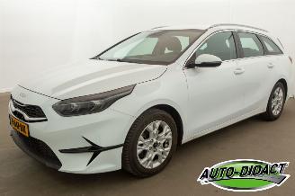 krockskadad bil auto Kia Ceed 1.0 T-GDi Navi Camera Clima DynamicLine Motorschade 2023/5