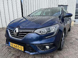 uszkodzony samochody osobowe Renault Mégane Megane IV Estate (RFBK) Combi 5-drs 1.2 Energy TCE 130 (H5F-408(H5F-F4=
)) [97kW]  (04-2016/...) 2018/2