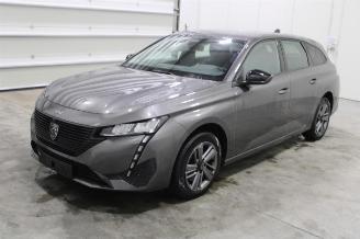 damaged passenger cars Peugeot 308  2023/2