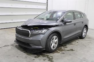 damaged passenger cars Skoda Enyaq  2024/10