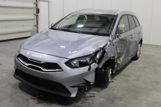damaged passenger cars Kia Cee d cee'd 2025/6