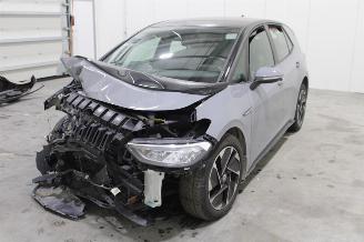 damaged passenger cars Volkswagen ID.3  2020/12